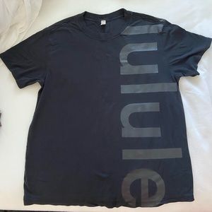 Lululemon black t shirt